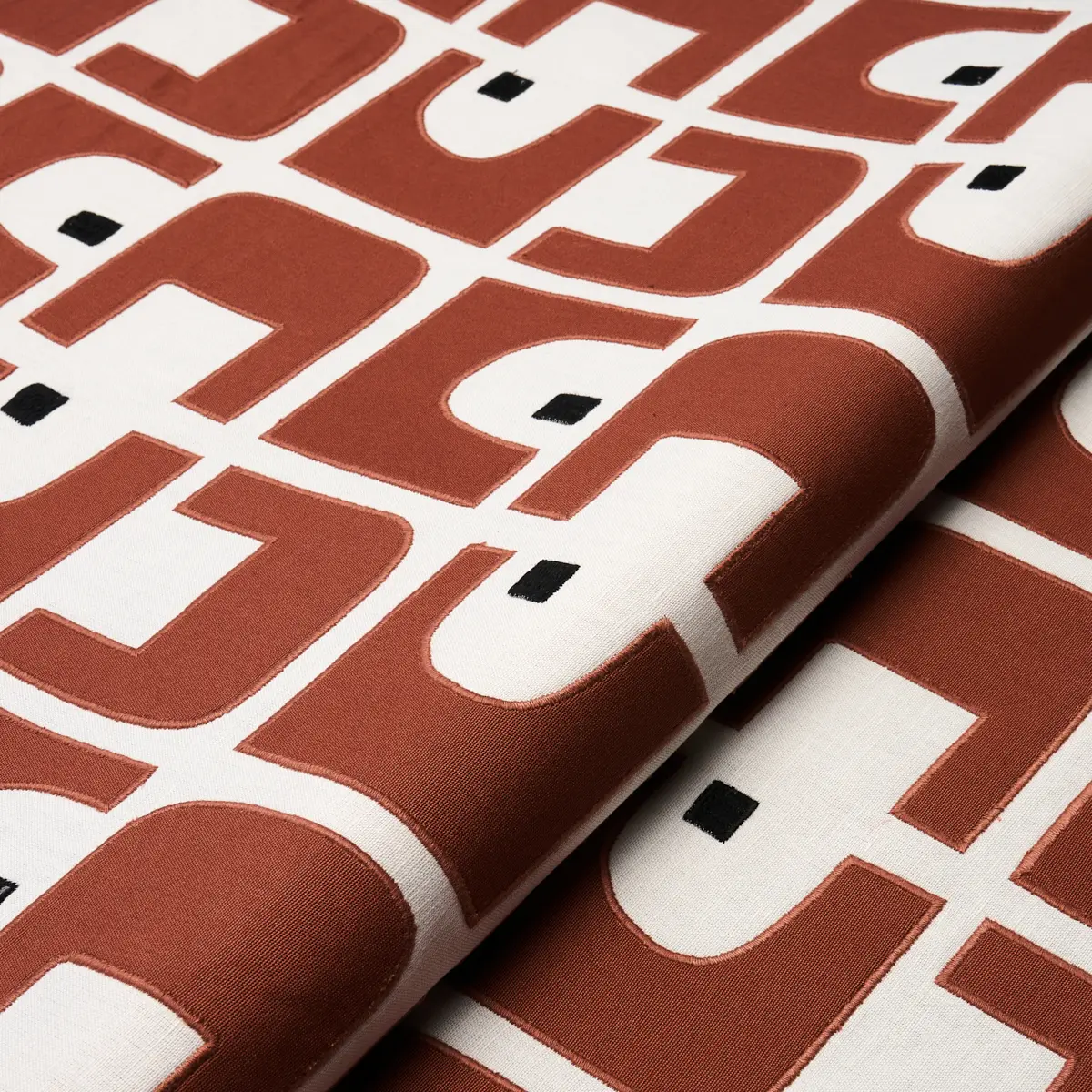 DEN APPLIQUÉ_ CLAY