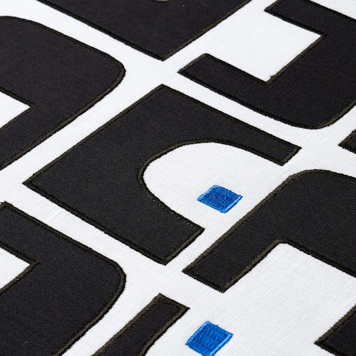 DEN APPLIQUÉ_ CARBON