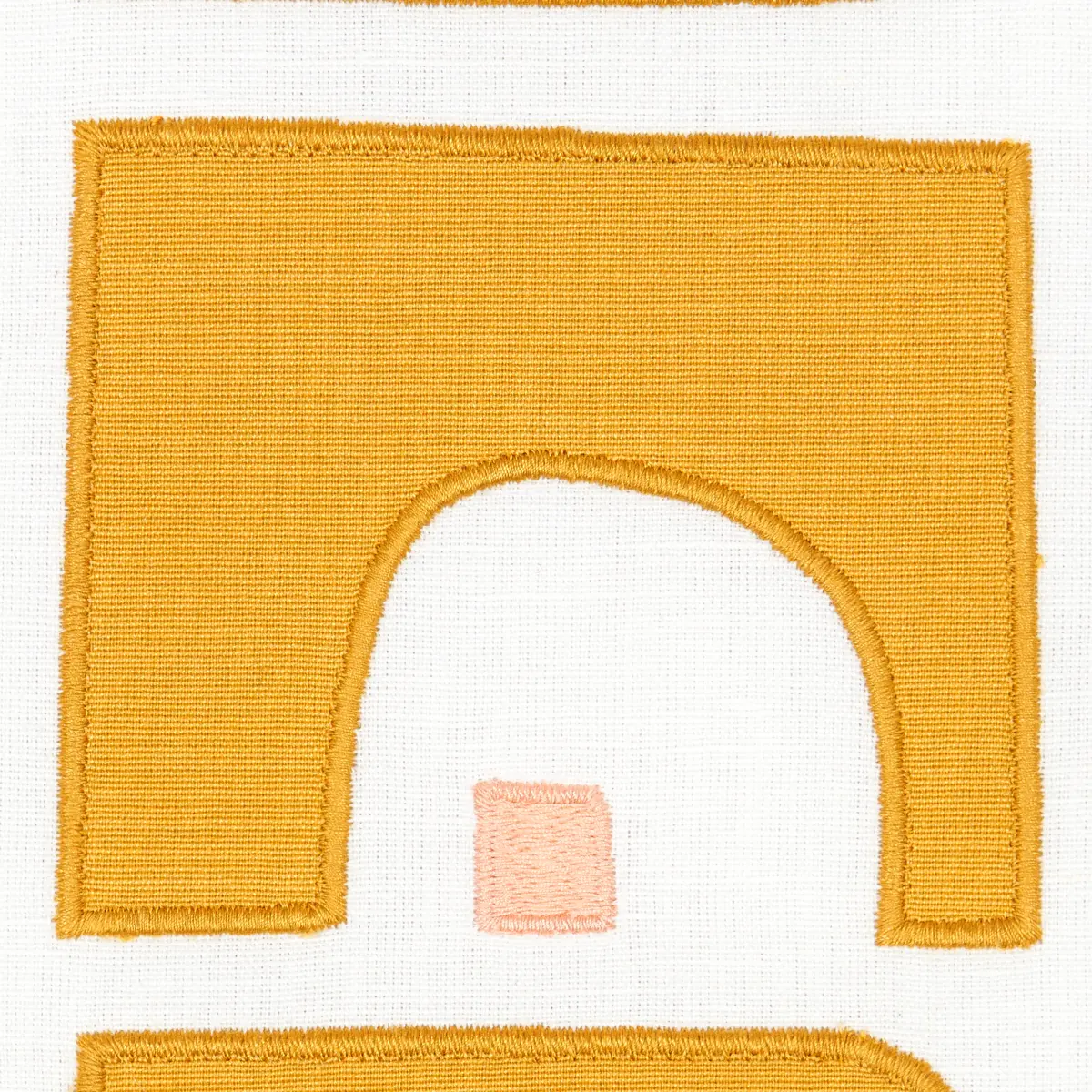 DEN APPLIQUÉ_ OCHRE