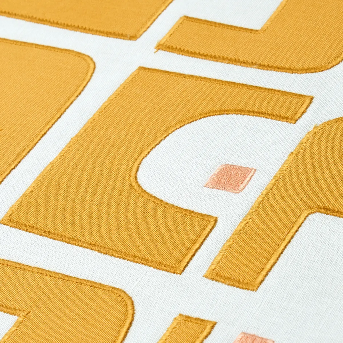 DEN APPLIQUÉ_ OCHRE