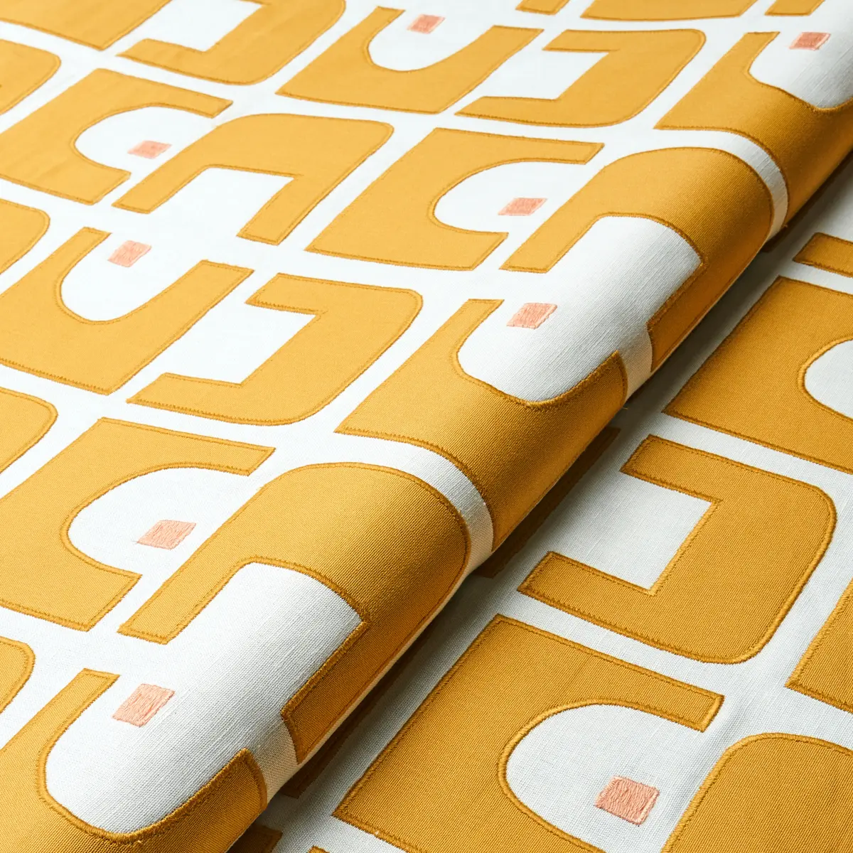 DEN APPLIQUÉ_ OCHRE
