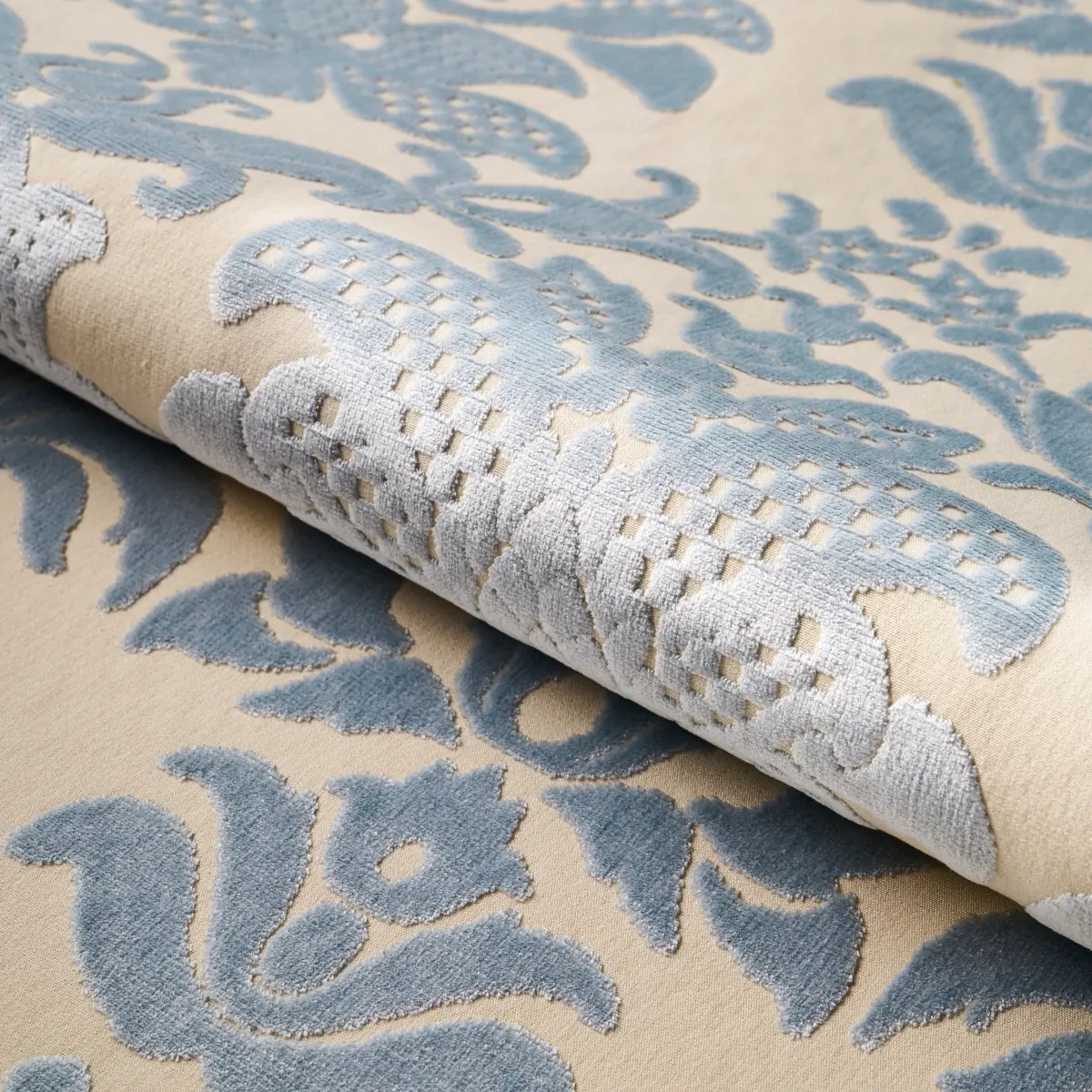 LIMBOURG DAMASK VELVET_ SKY