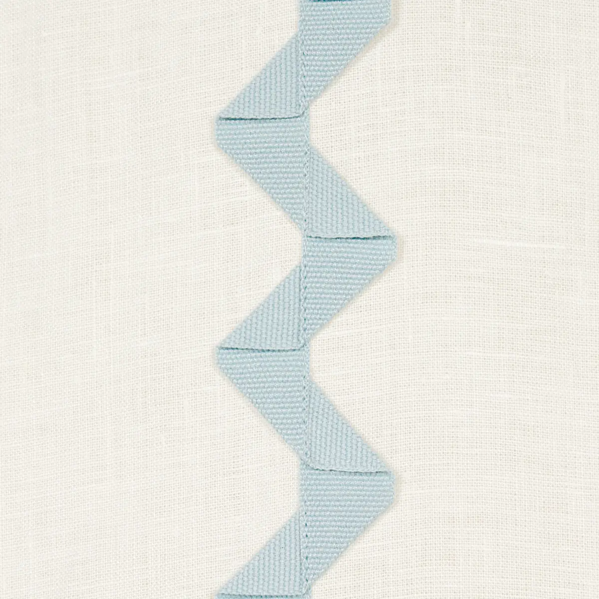 LAZARE APPLIQUÉ_ SKY ON IVORY