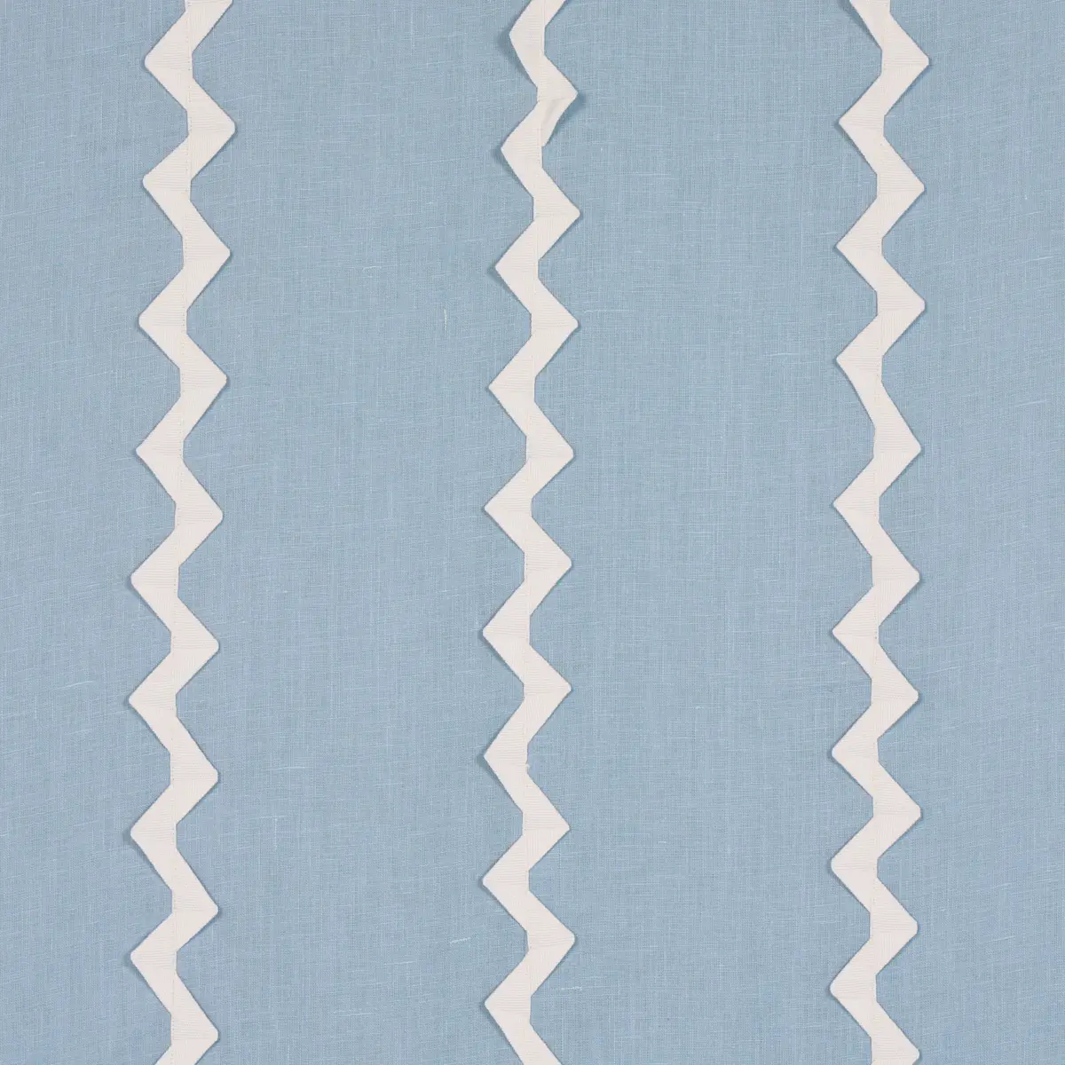 LAZARE APPLIQUÉ_ IVORY ON CHAMBRAY