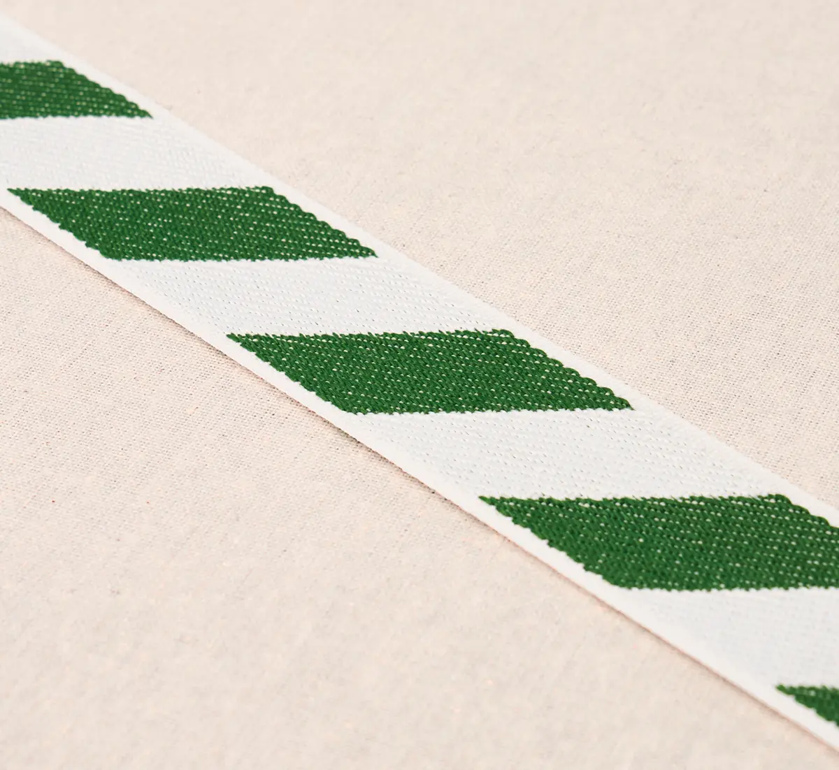 AIRMAIL I INDOOR/OUTDOOR TAPE_ GREEN AND IVORY