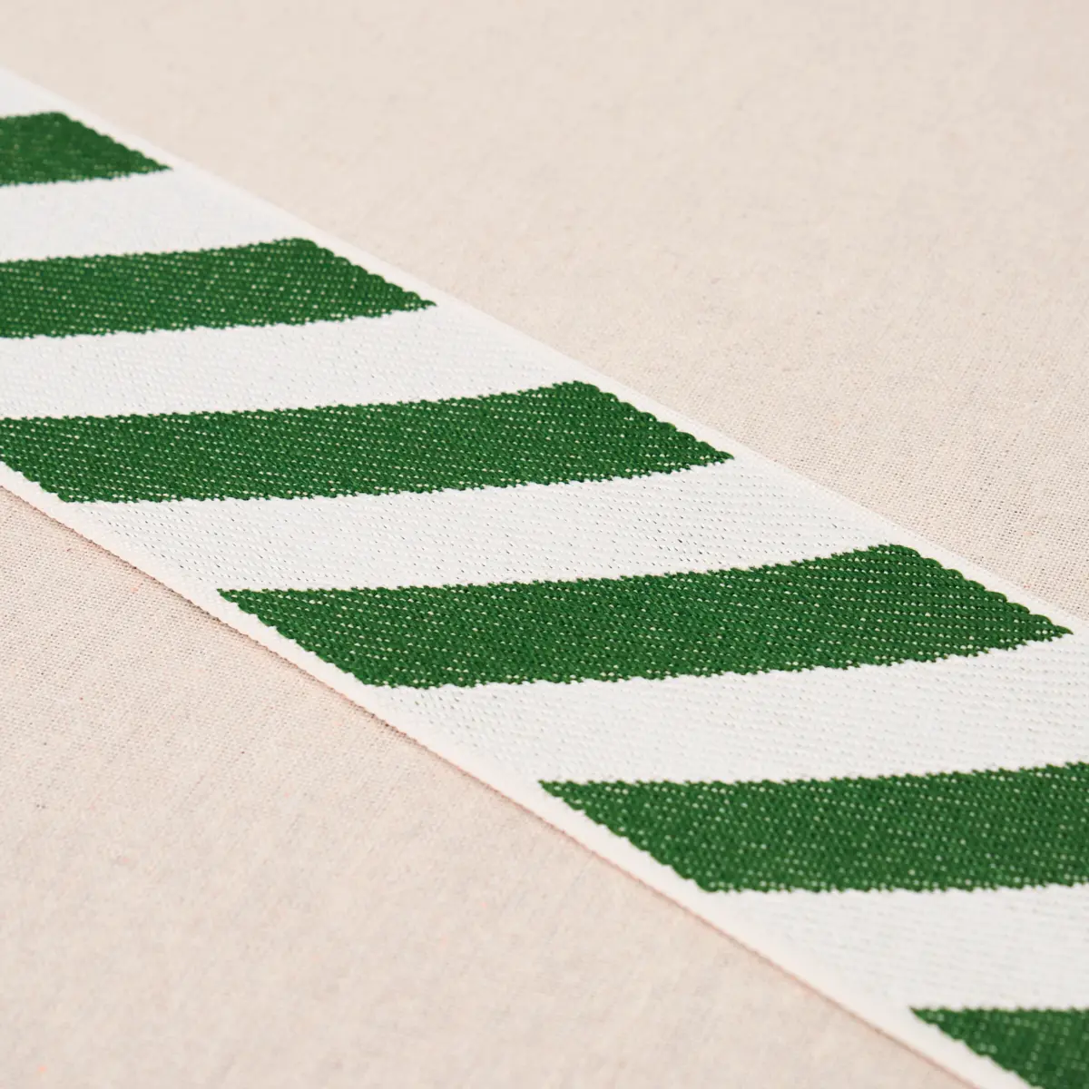 AIRMAIL II INDOOR/OUTDOOR TAPE_ GREEN AND IVORY