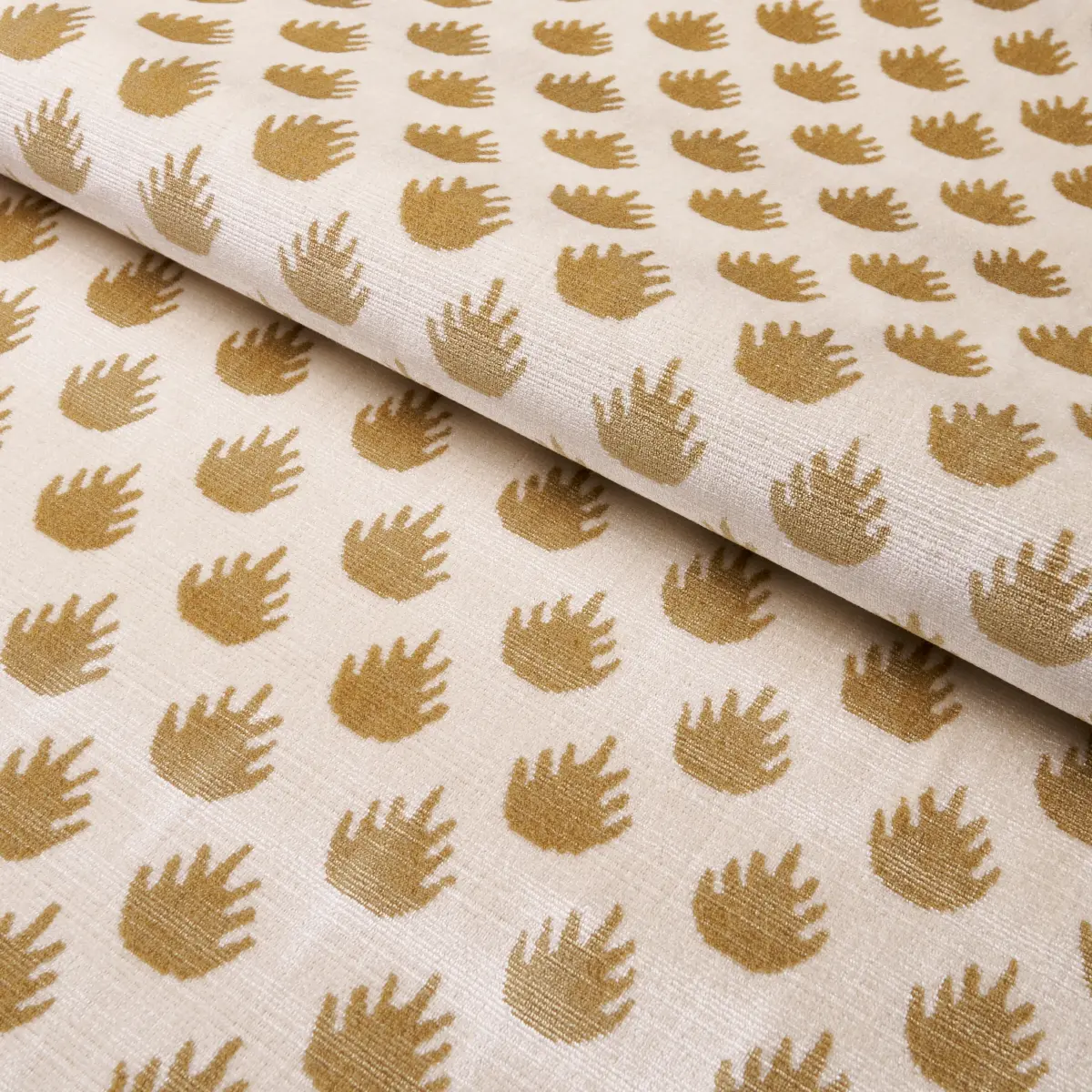 CORONATION VELVET_ CAMEL