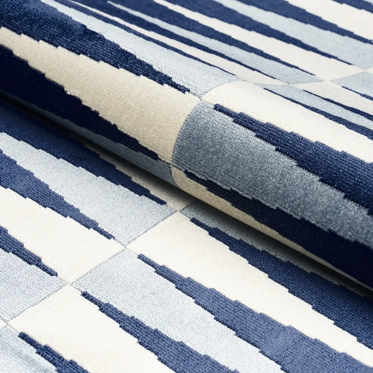 BACKGAMMON CUT VELVET_ BLUE