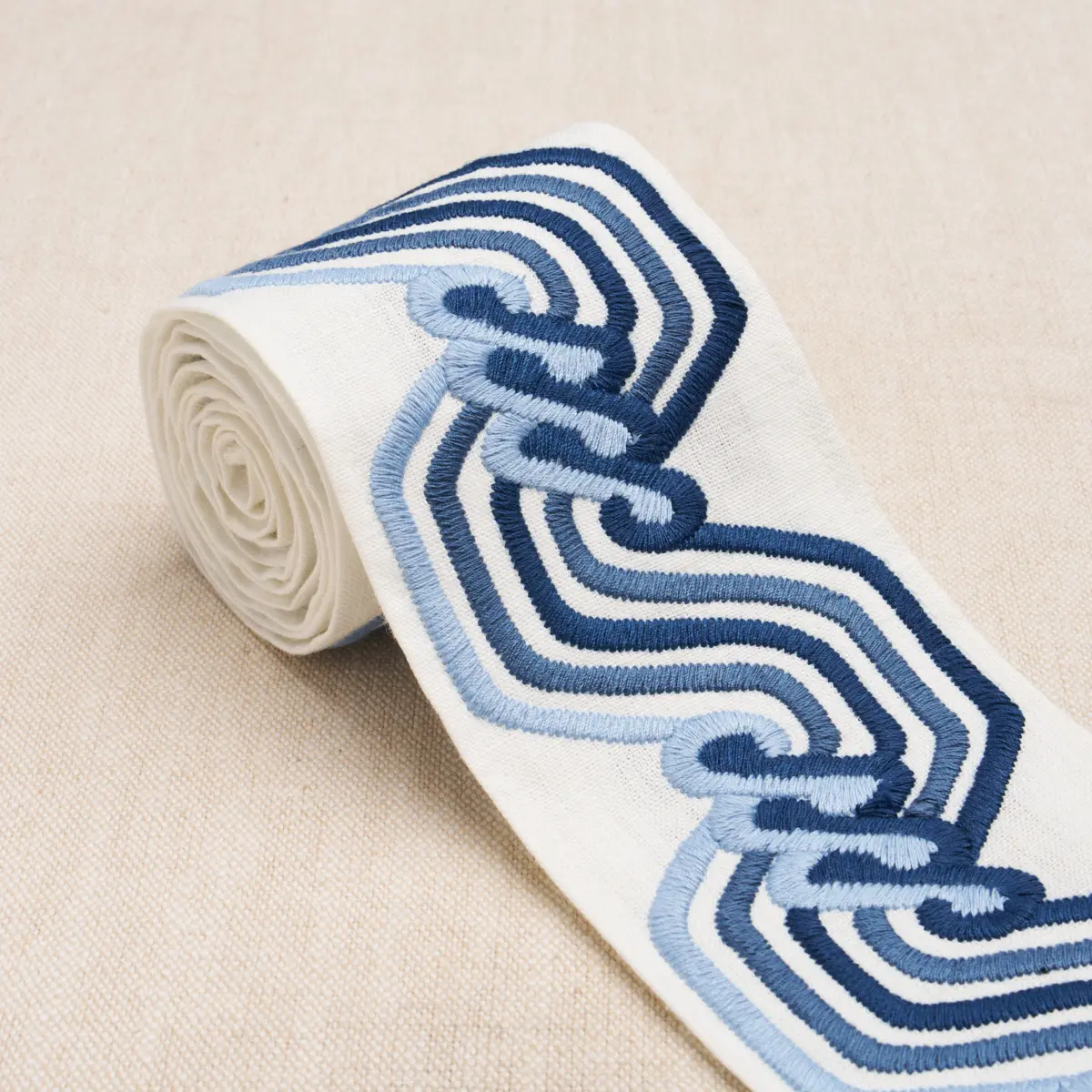 THE TWIST EMBROIDERED TAPE_ BLUE
