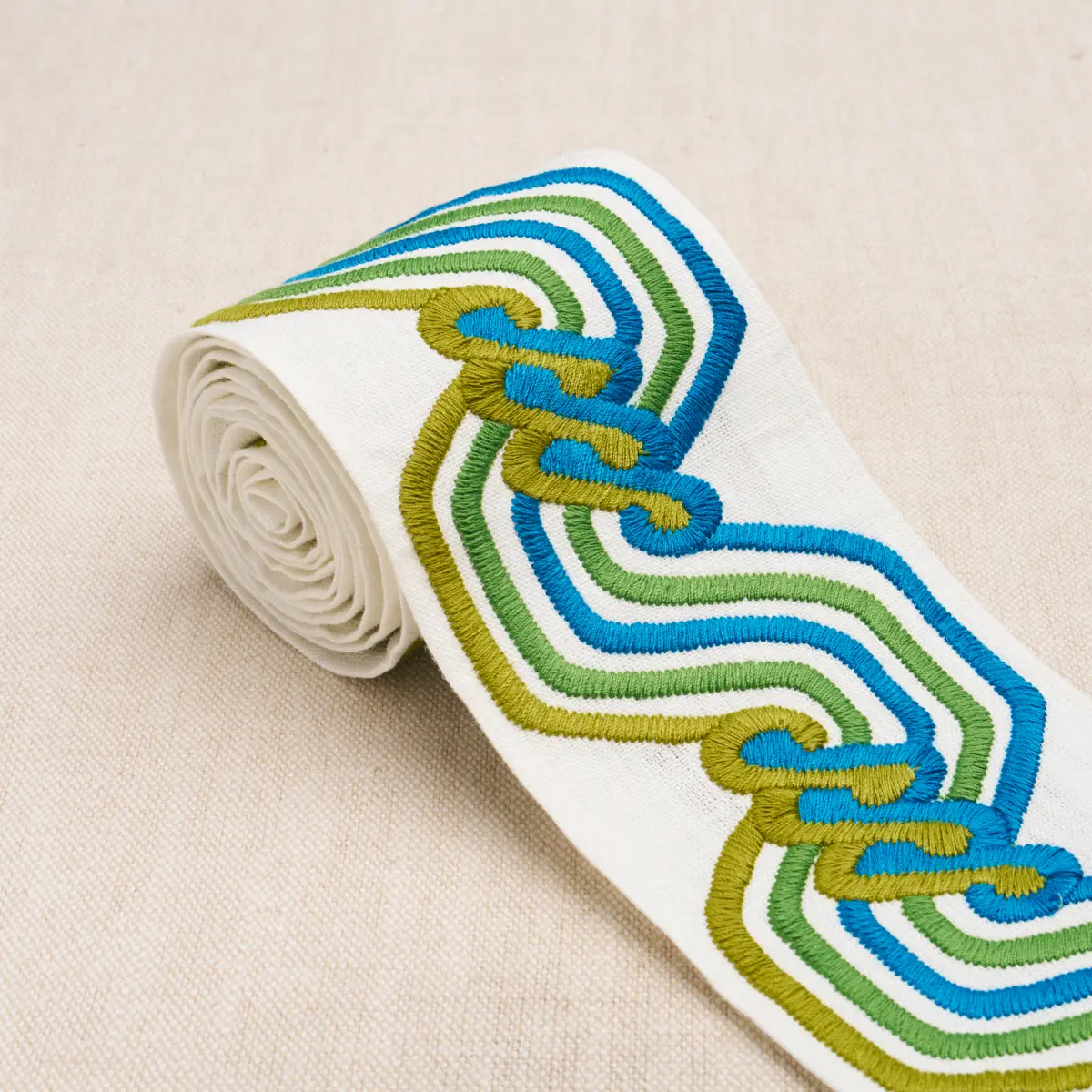 THE TWIST EMBROIDERED TAPE_ PEACOCK