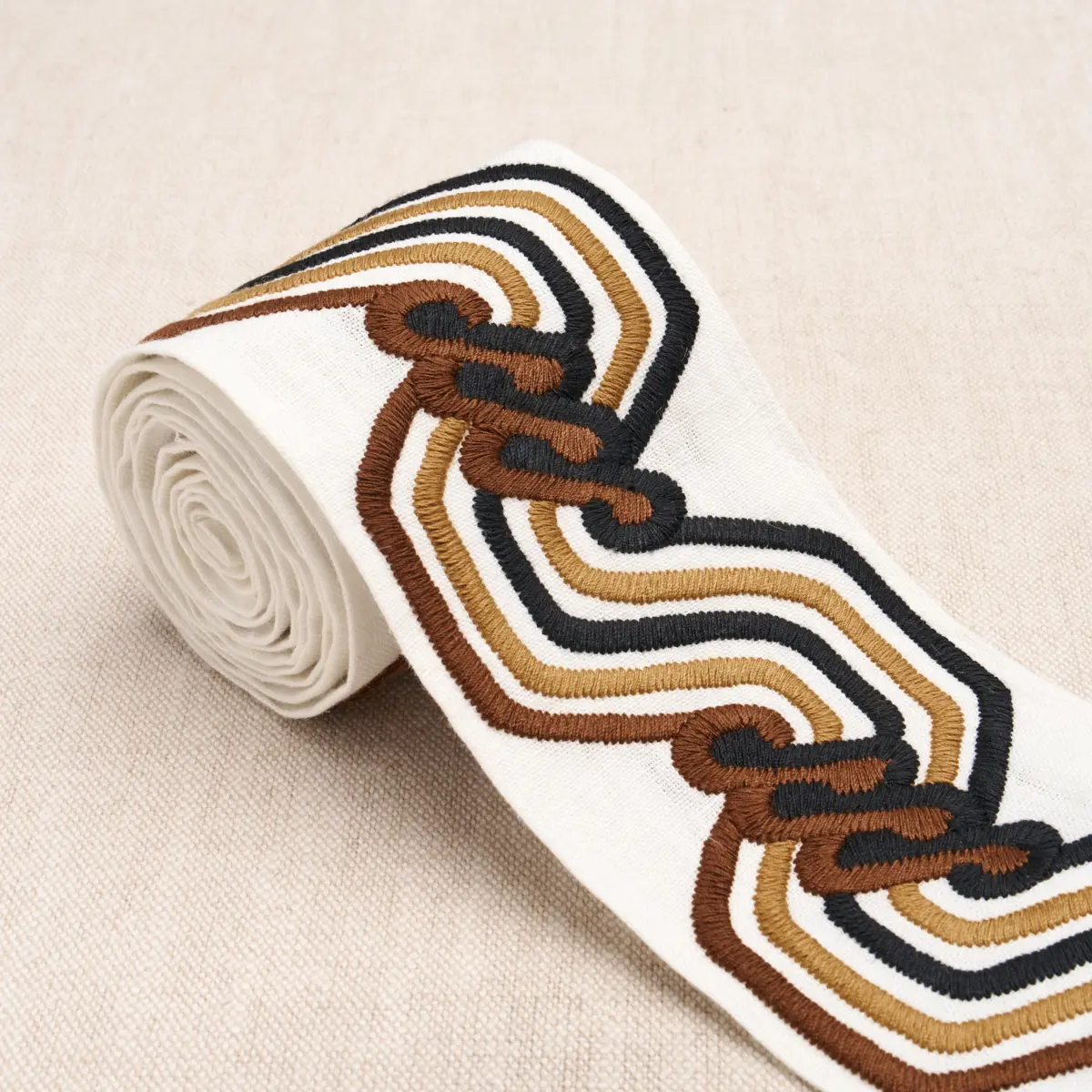 THE TWIST EMBROIDERED TAPE_ BROWN