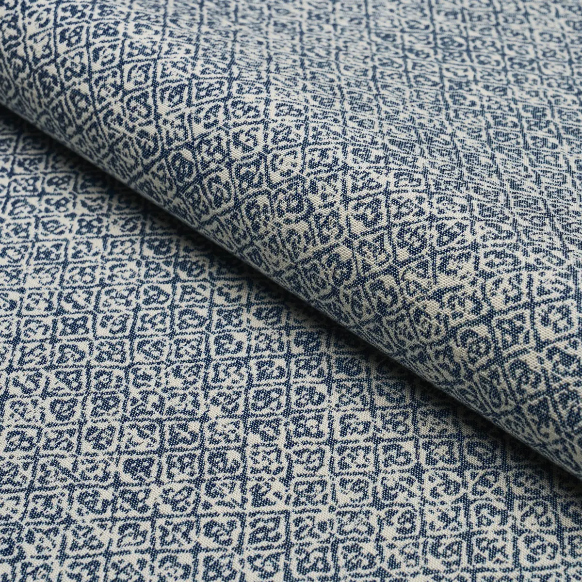 SARONG WEAVE INDOOR/OUTDOOR_ INDIGO