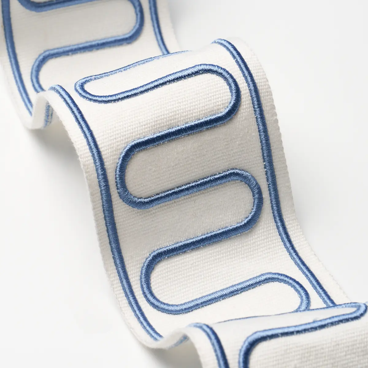 ROYERE SCROLL_ PORCELAIN