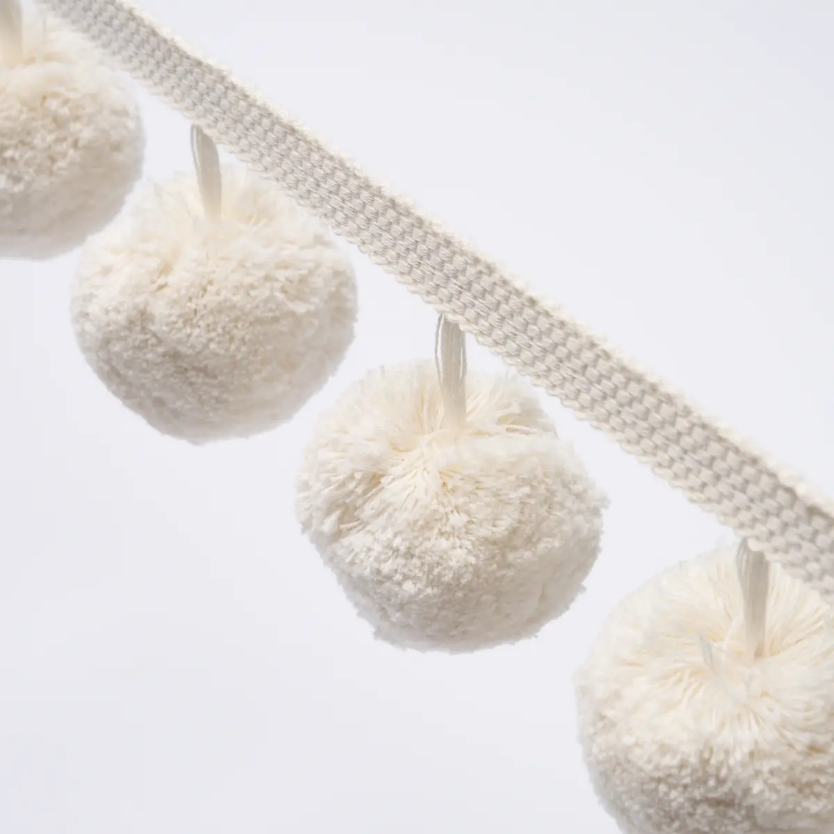 POM POM TRIM_ IVORY