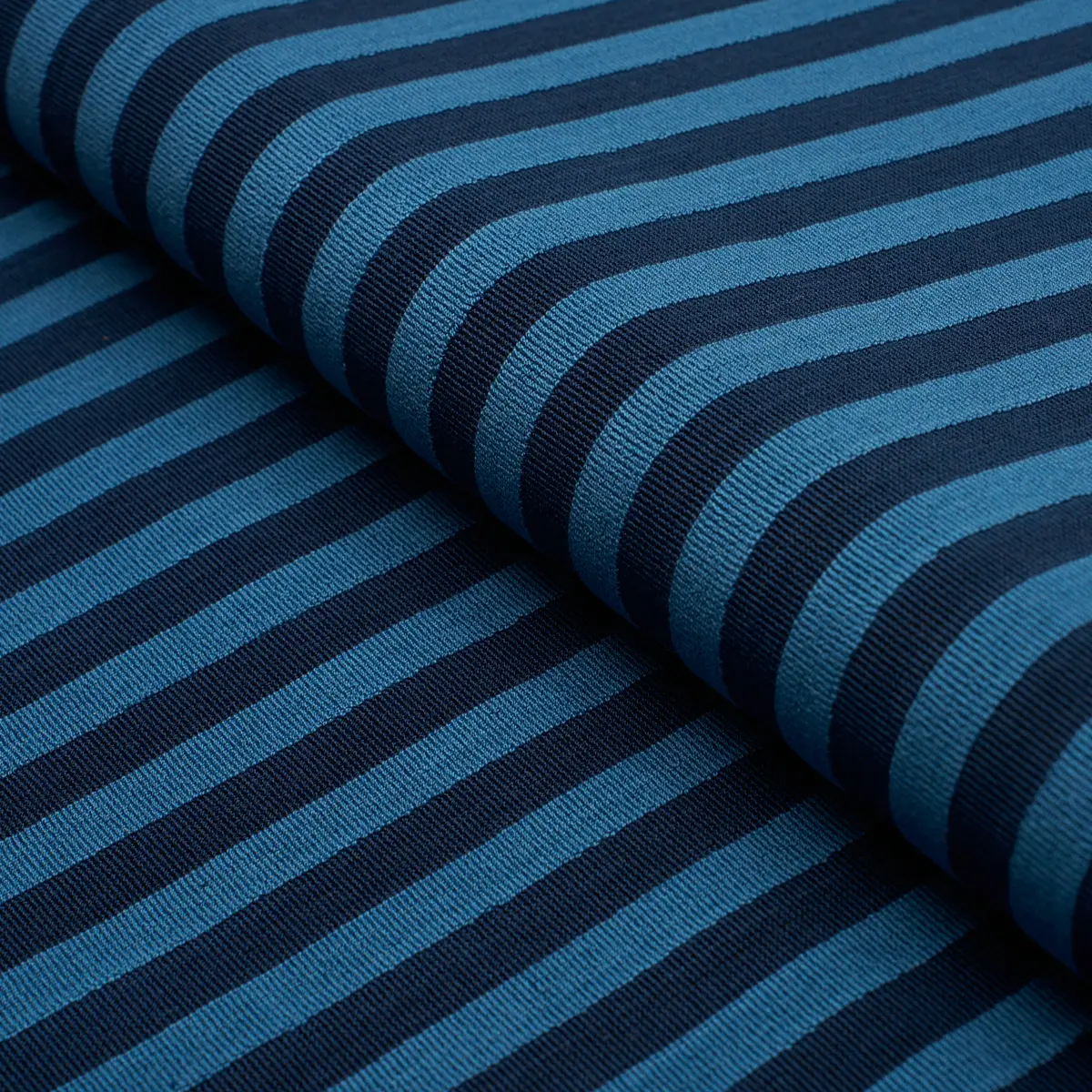 PIPE ILLUSION_ BLEU
