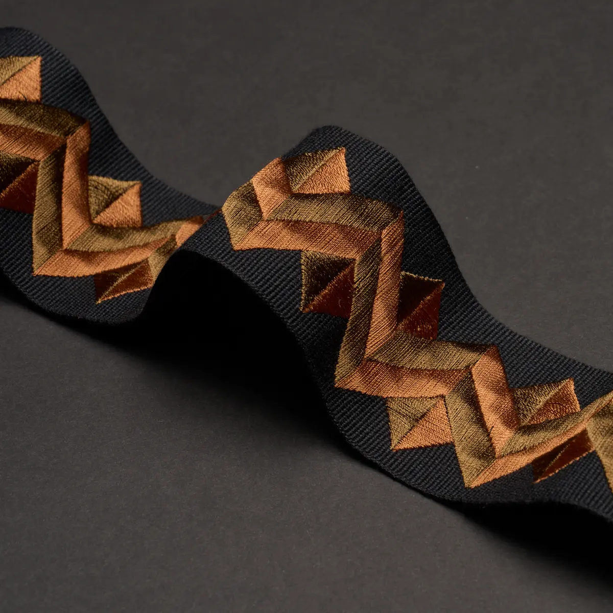 ZIGZAG MODERNE TAPE_ GOLDSTONE