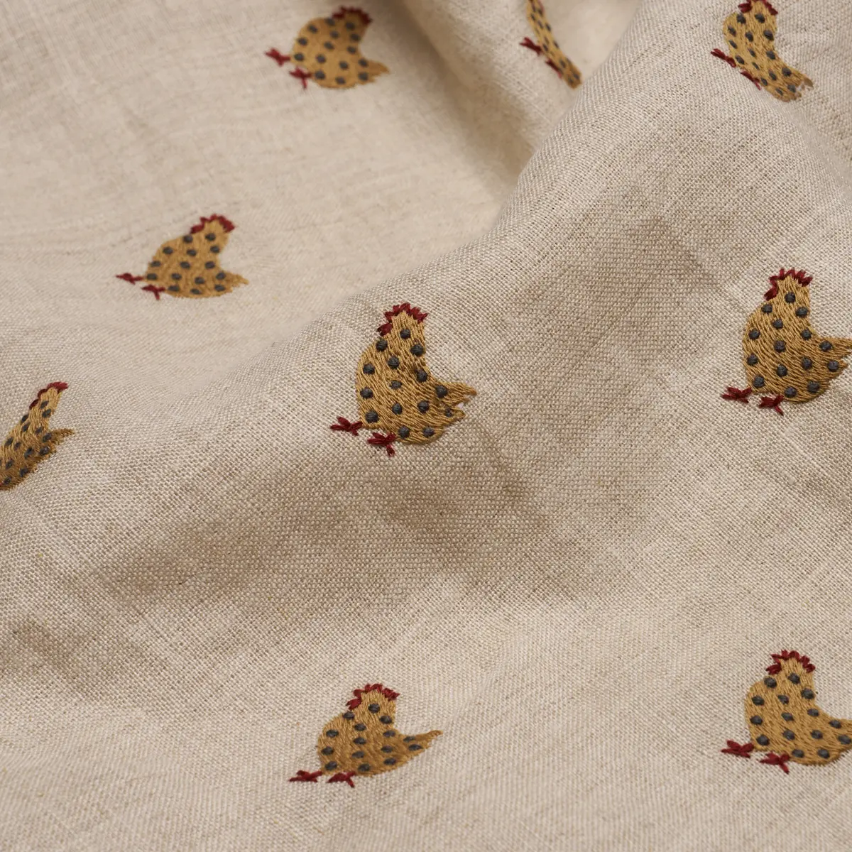 BETSY'S CHICKEN EMBROIDERY_ NATURAL