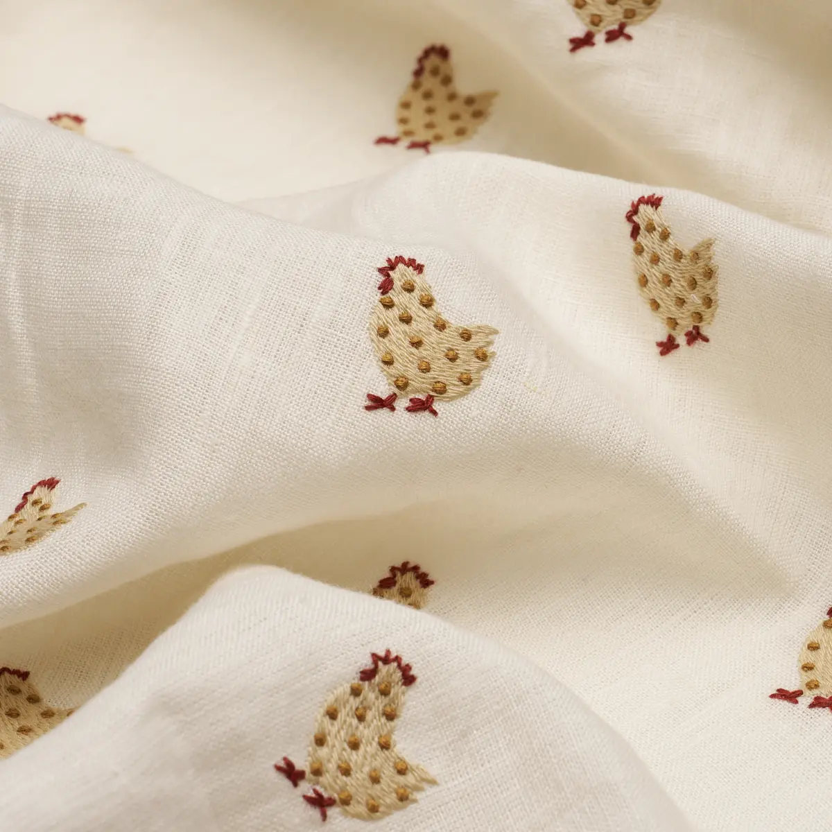 BETSY'S CHICKEN EMBROIDERY_ IVORY