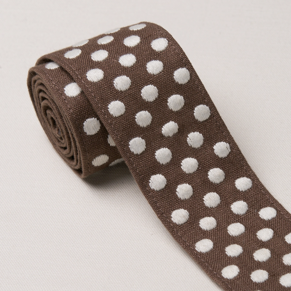 DOTTED EMBROIDERED TAPE_ BROWN