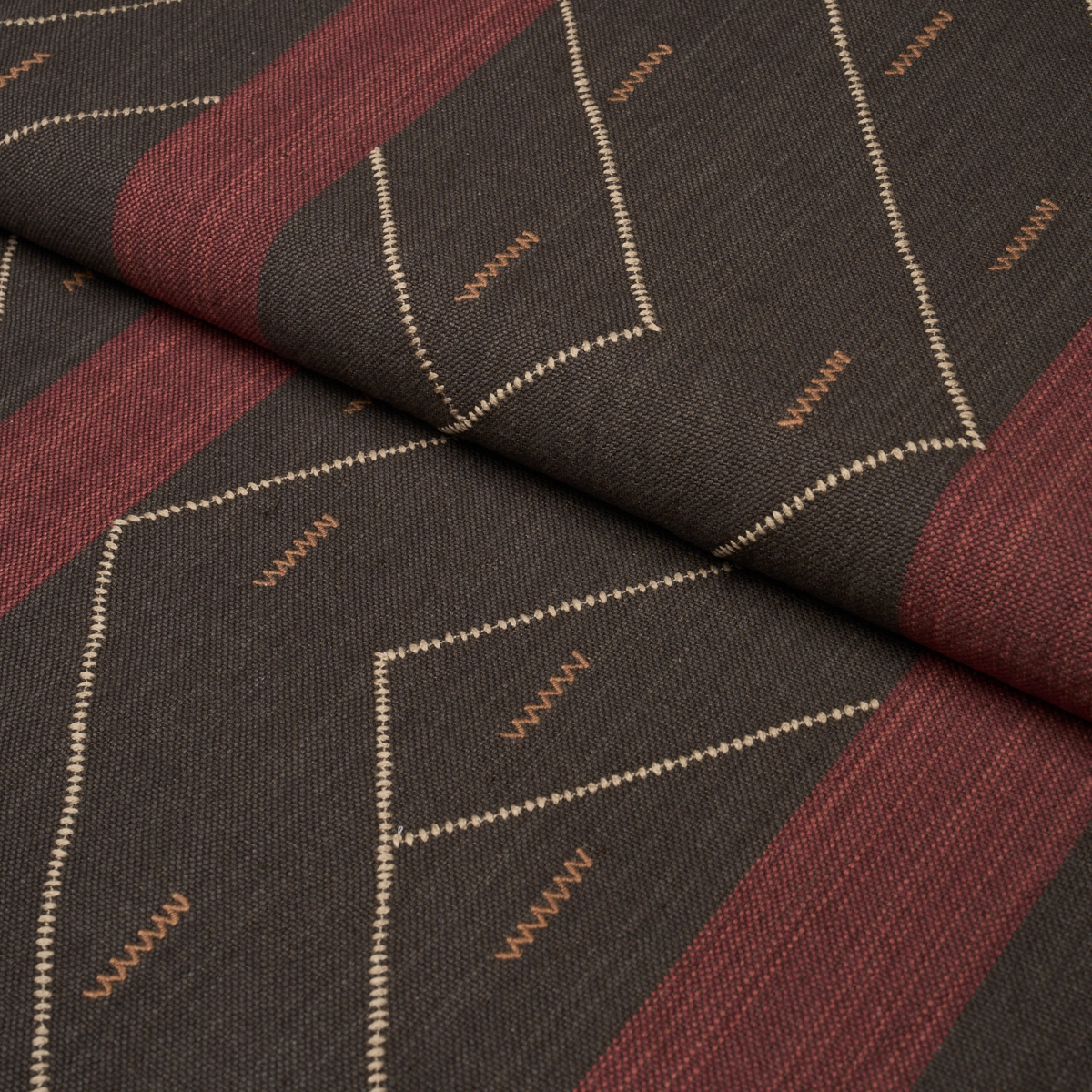 KAPANGA EMBROIDERY_ BROWN