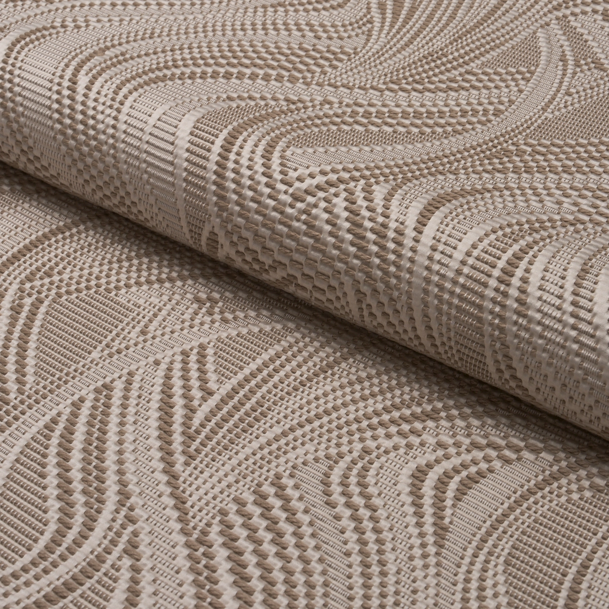 QUILTED WAVES INDOOR/OUTDOOR_ METALLIC BROWN