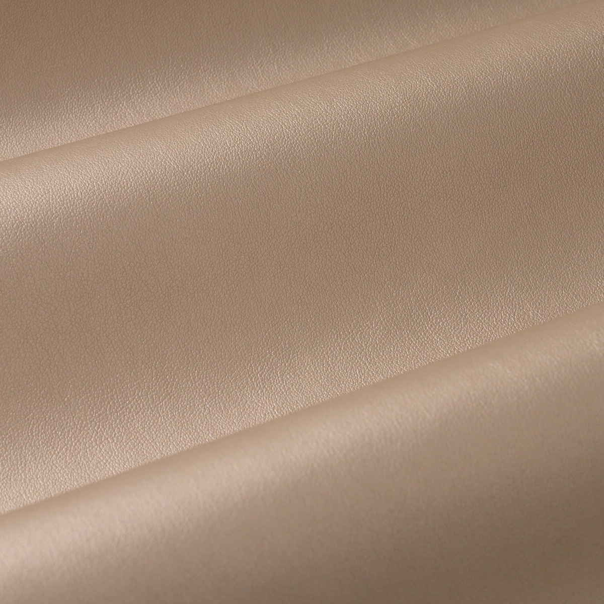 METALLIC VEGAN LEATHER OUTDOOR_ DUNE