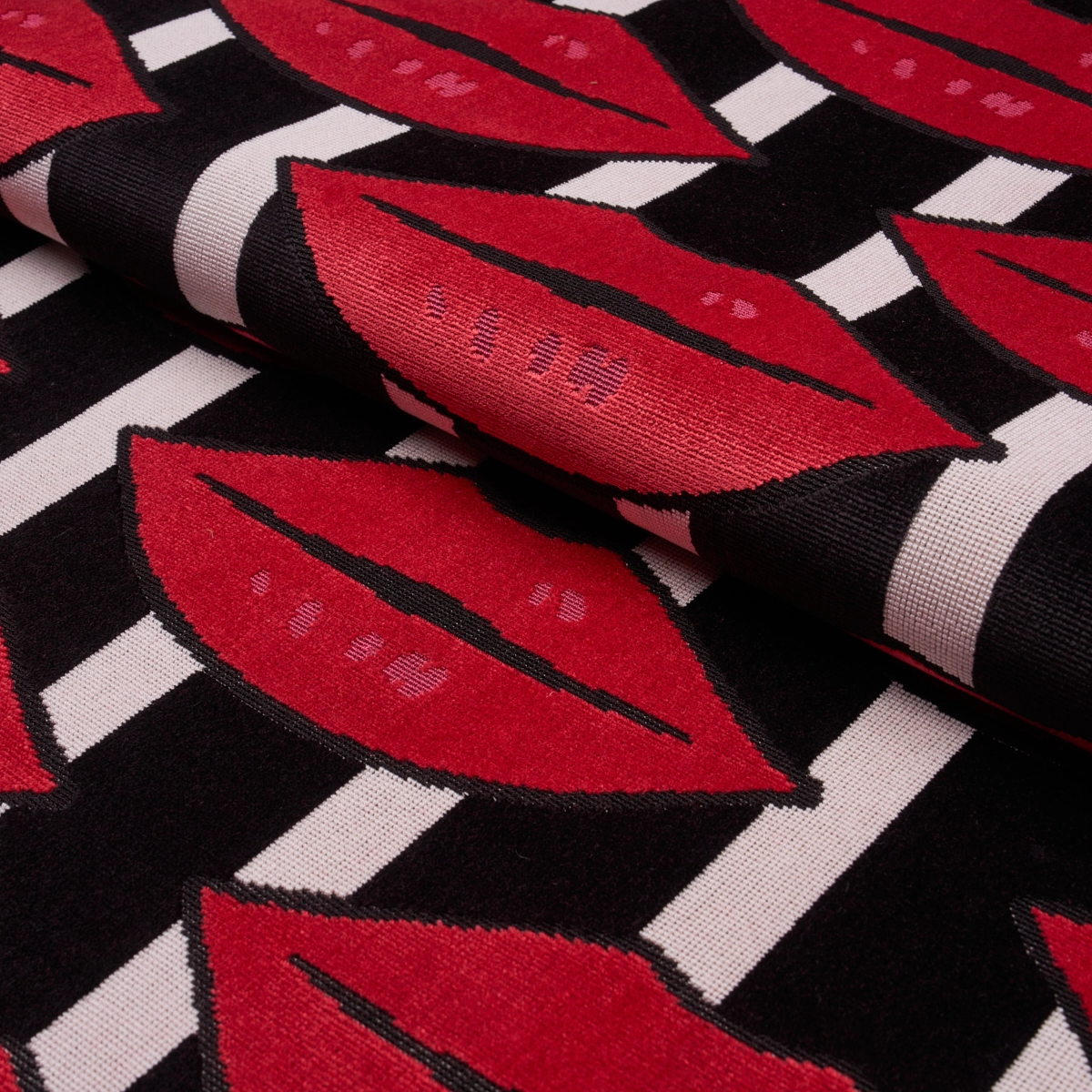 AMUSE BOUCHE_ LIPSTICK RED