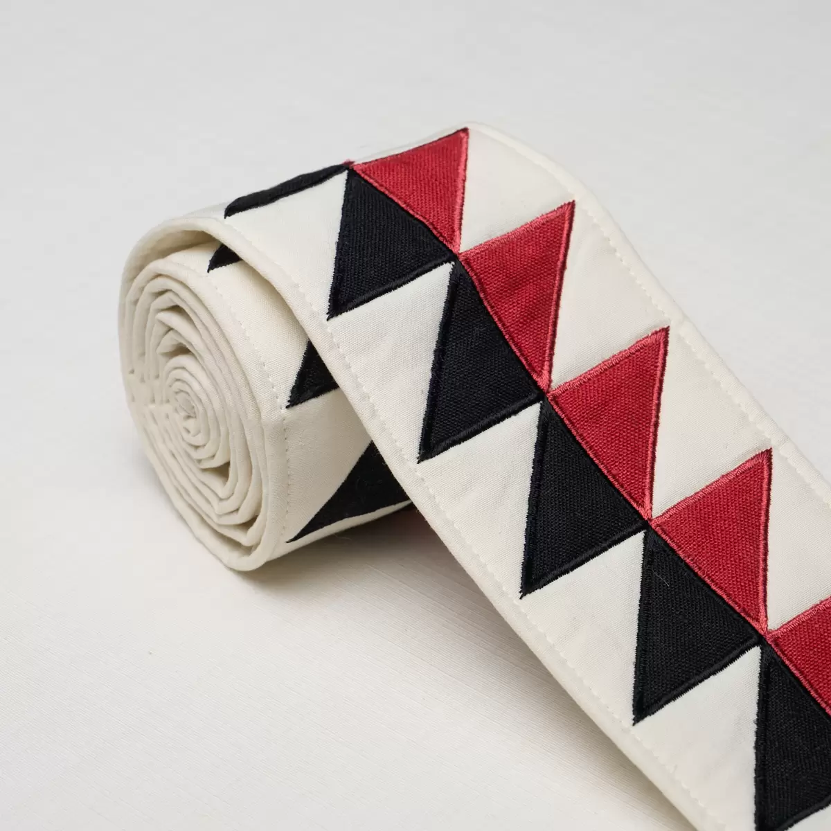 QUILTED DIAMOND TAPE_ BLACK & RED
