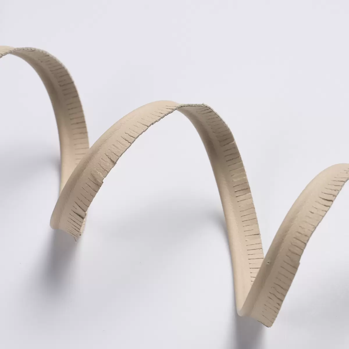 BURNHAM NARROW LEATHER PIPING_ BEIGE
