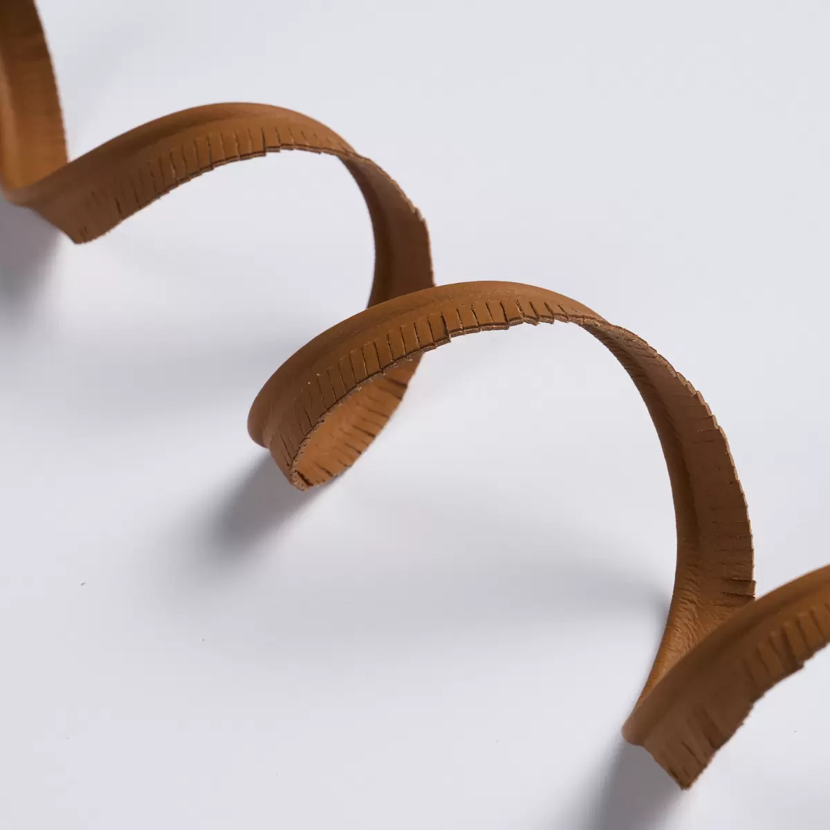 BURNHAM NARROW LEATHER PIPING_ CAMEL