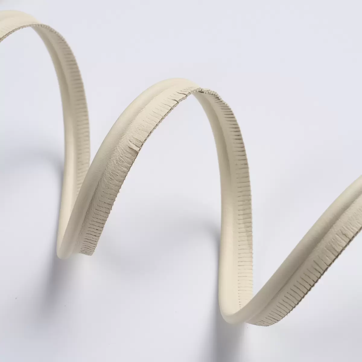 BURNHAM MEDIUM LEATHER PIPING_ IVORY