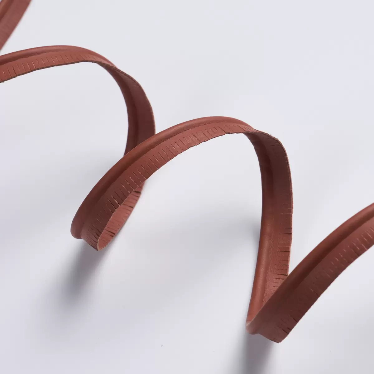 BURNHAM MEDIUM LEATHER PIPING_ RUST