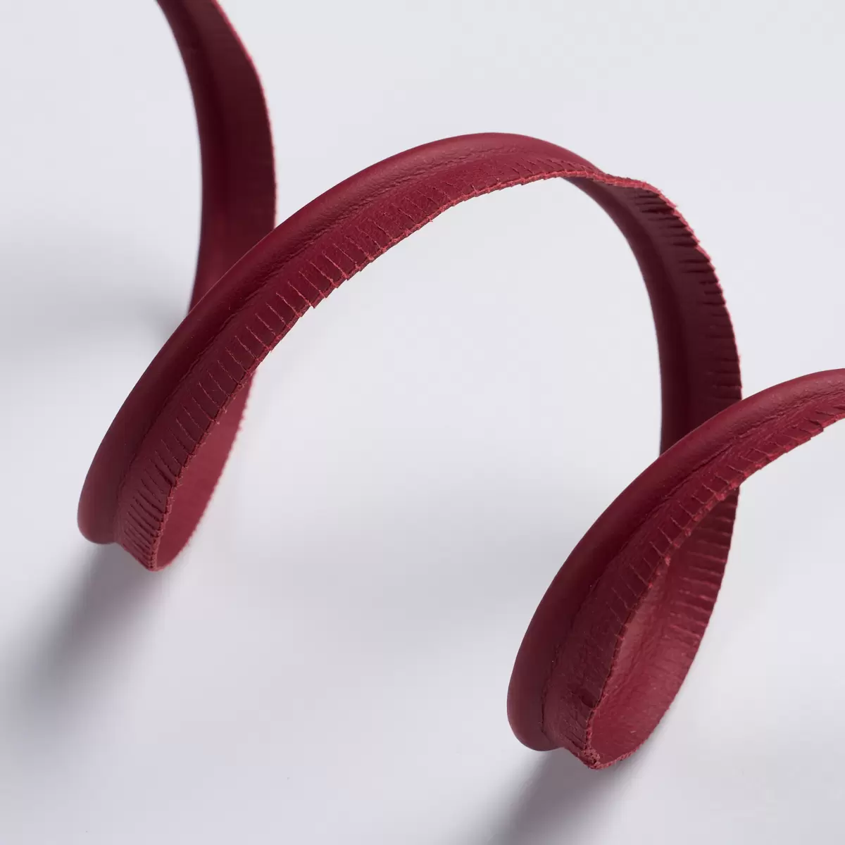 BURNHAM MEDIUM LEATHER PIPING_ RED