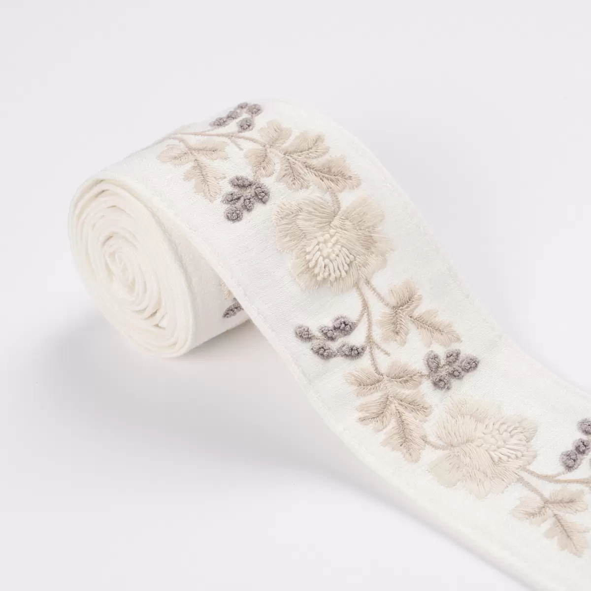ELISE HAND-EMBROIDERED TAPE_ OYSTER