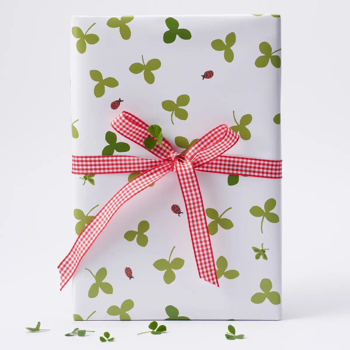 Celia Clover Wrapping Paper_ IVORY