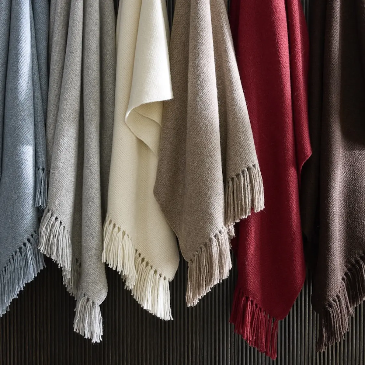 Lanza Throw_ SILVER