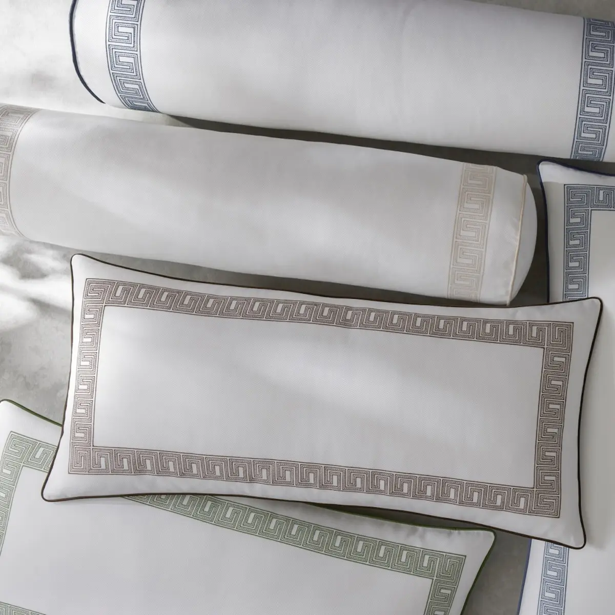 Ophelia Pique Pillow Cover_ CLOVER
