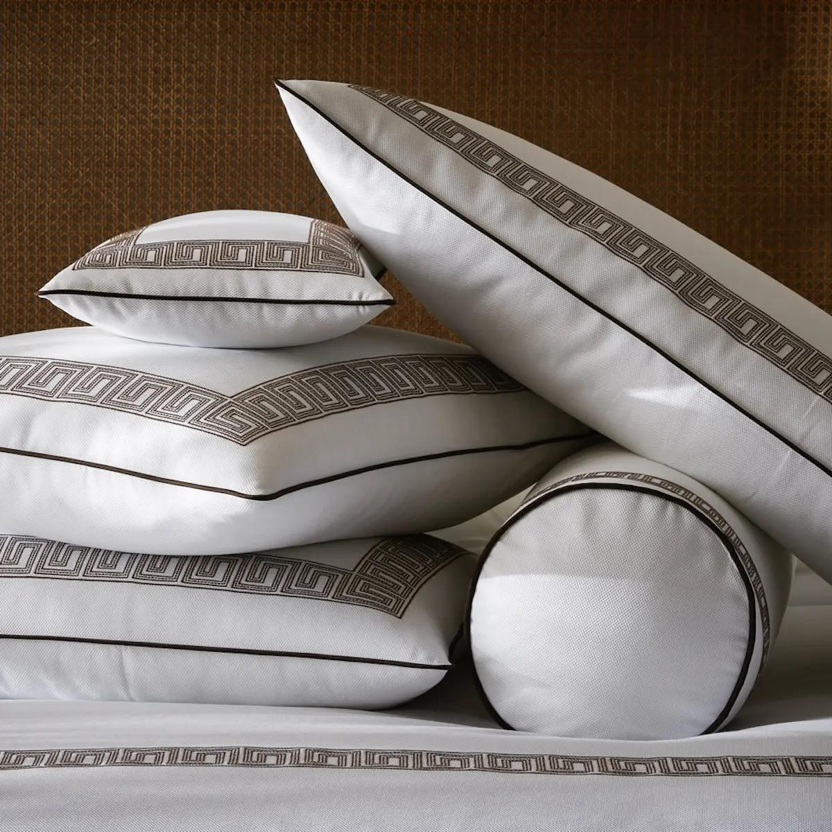 Ophelia Pique Coverlet_ MOCHA