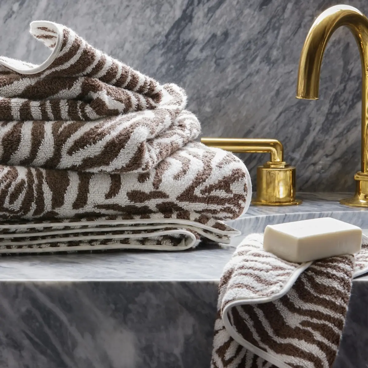 Regine Bath_ SABLE