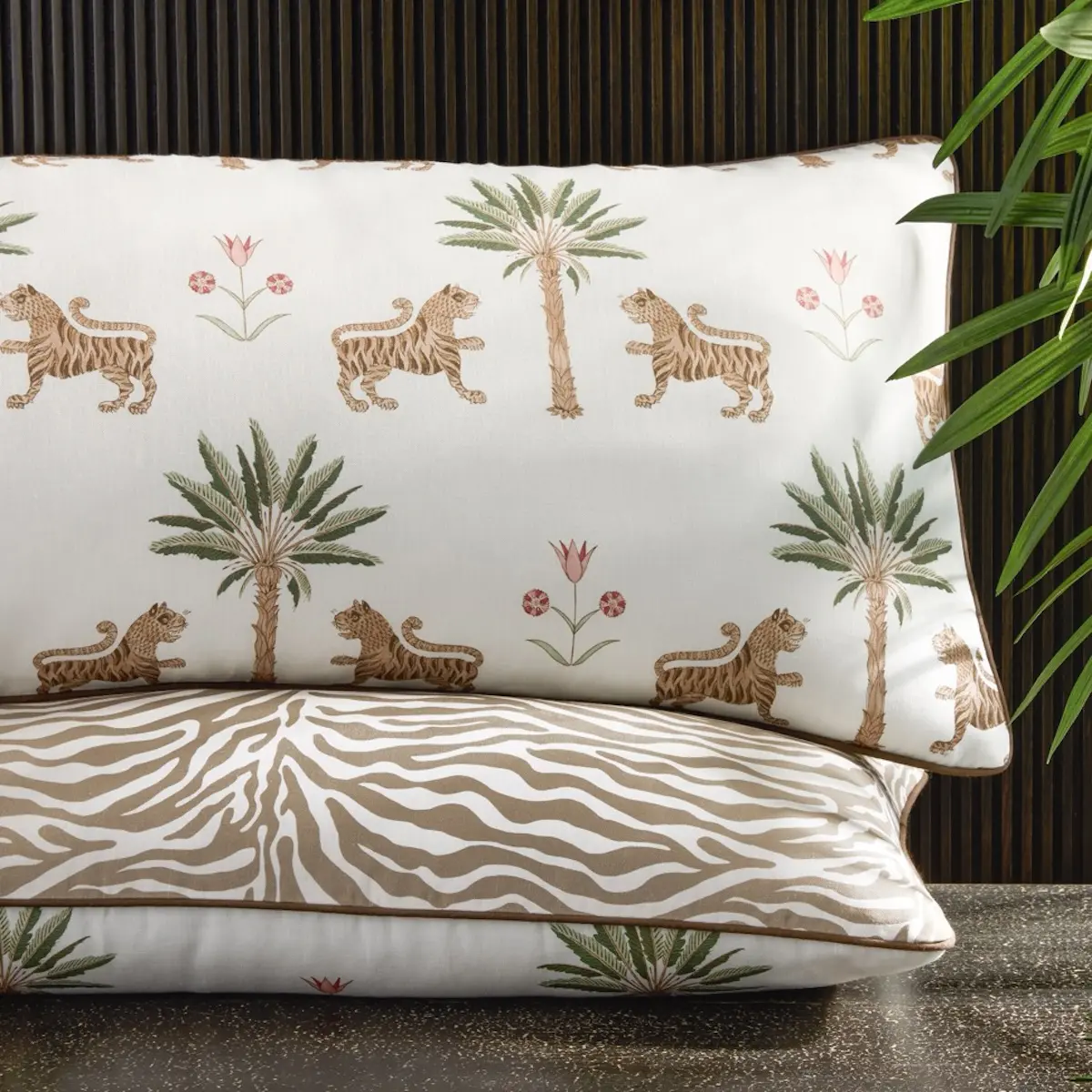 Tiger Palm/Regine Pillow Cover_ PALM/COCONUT