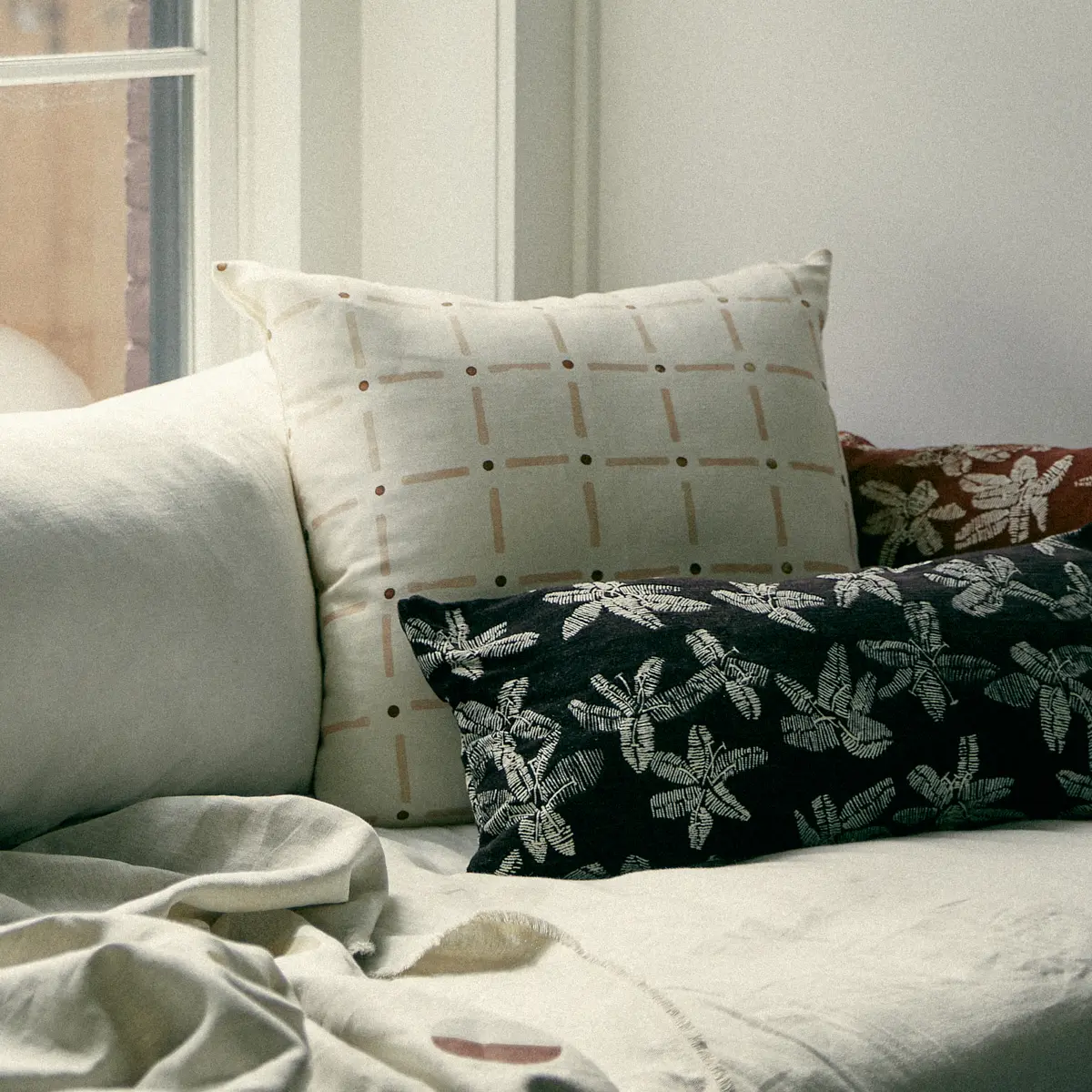 Hibiscus Pillow_ PLUM