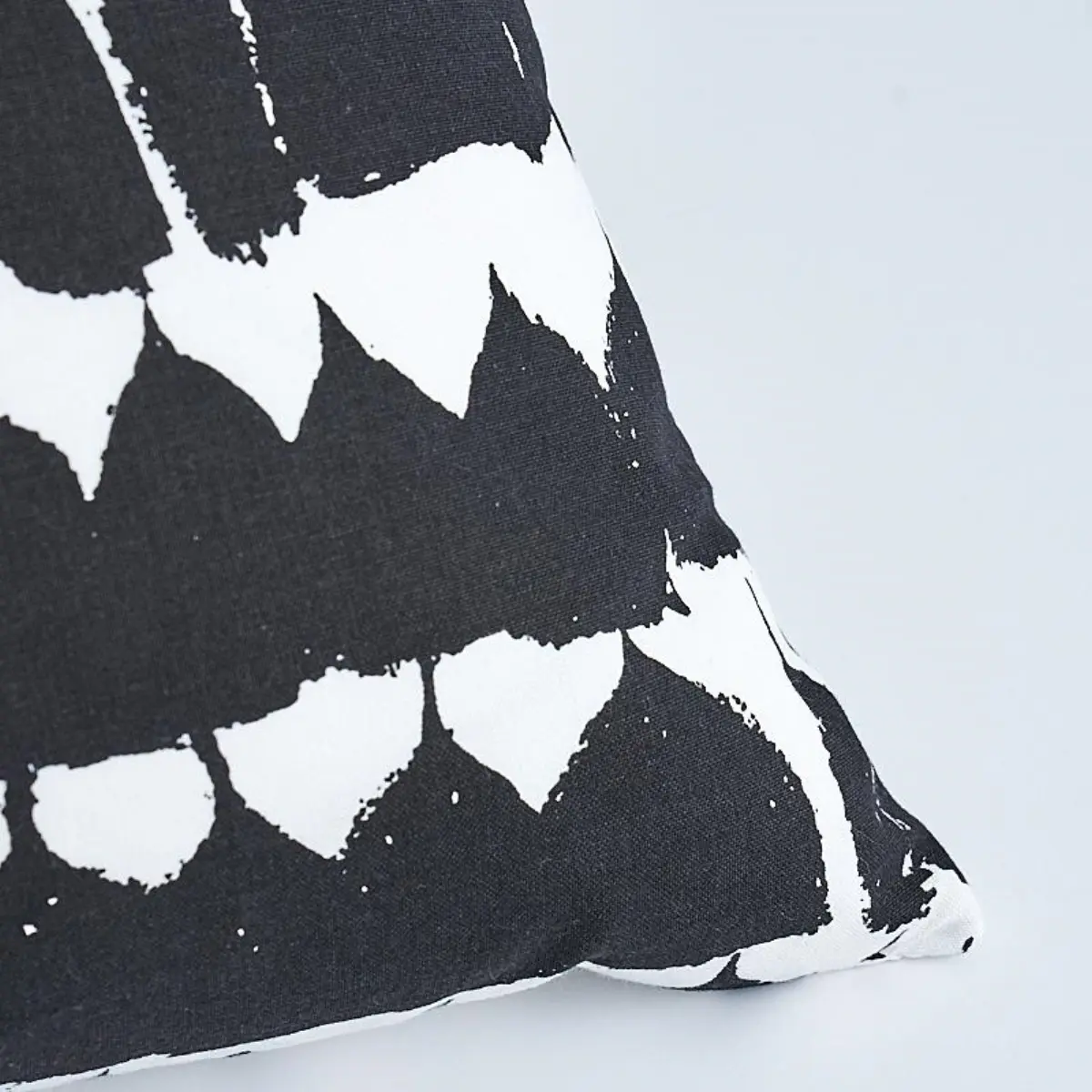 Queen of Spain Pillow_ BLACK