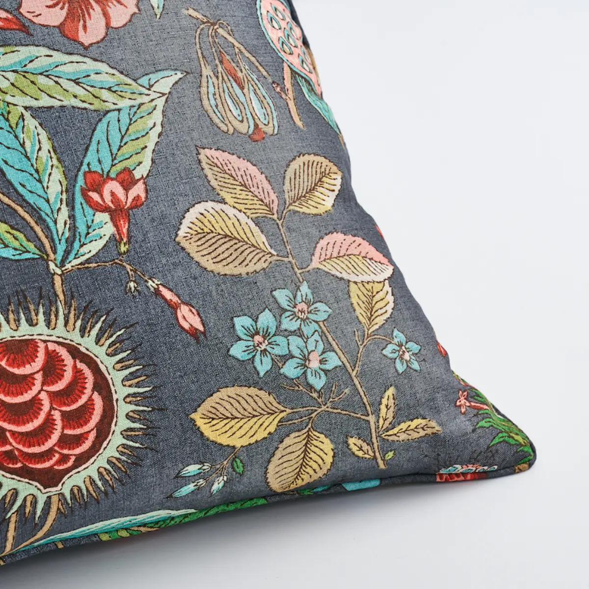 Roca Redonda Pillow_ CARBON & MULTI