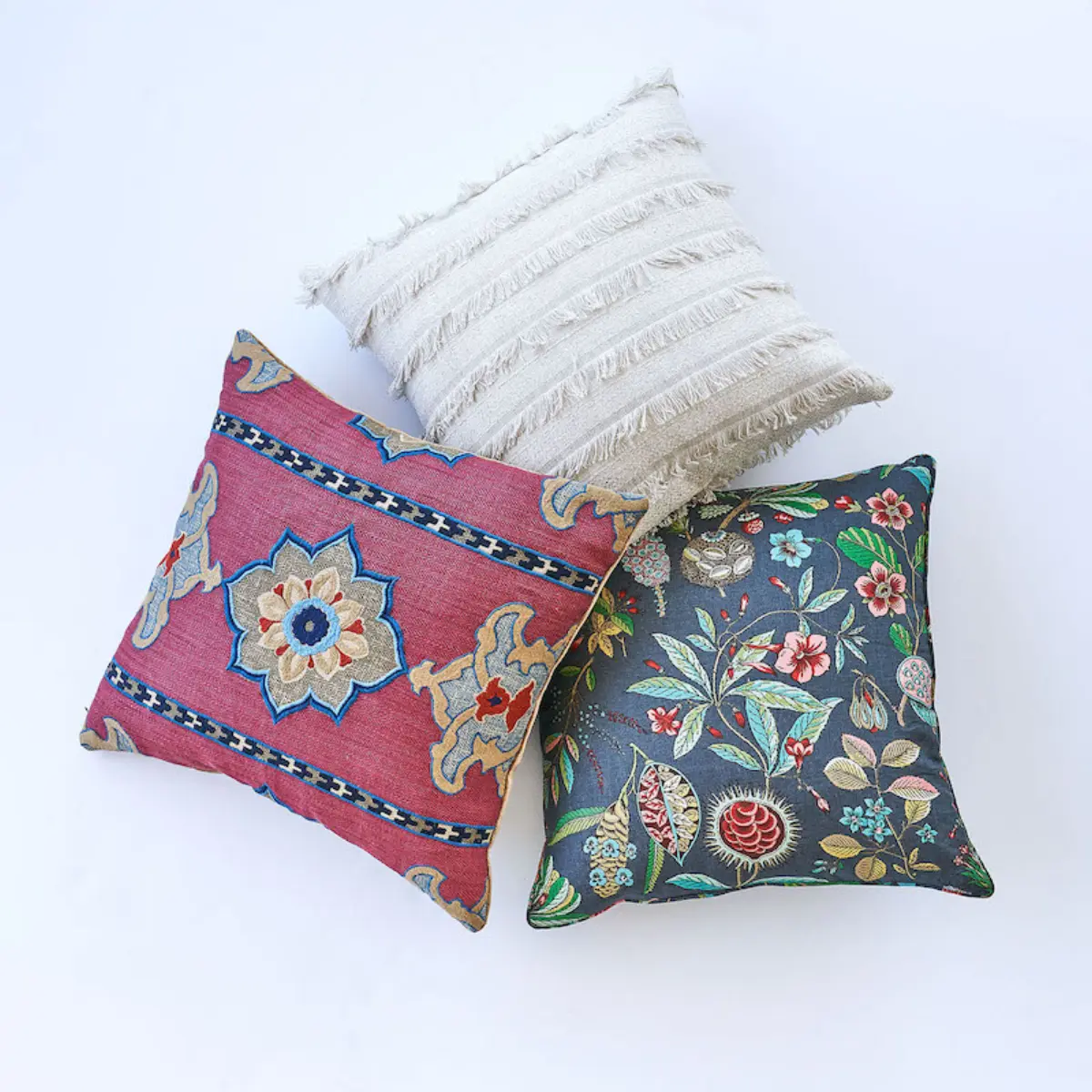 Roca Redonda Pillow_ CARBON & MULTI