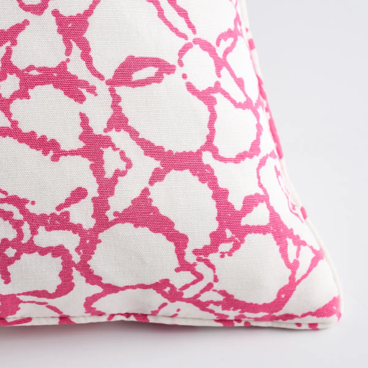 Sidonie Pillow_ MAGENTA