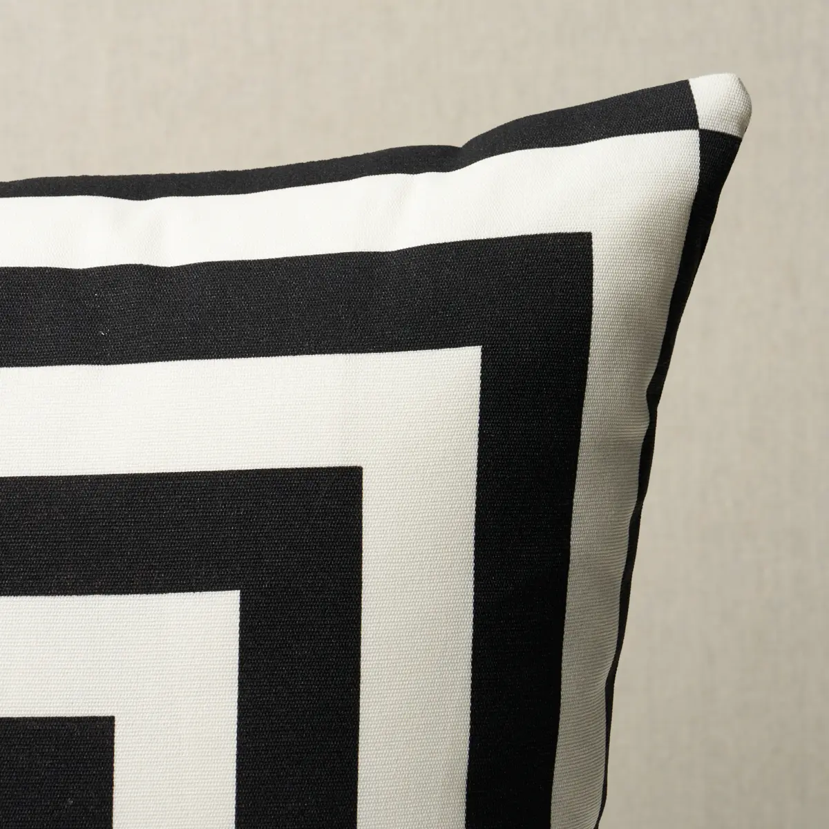 Roxbury I/O Pillow_ BLACK