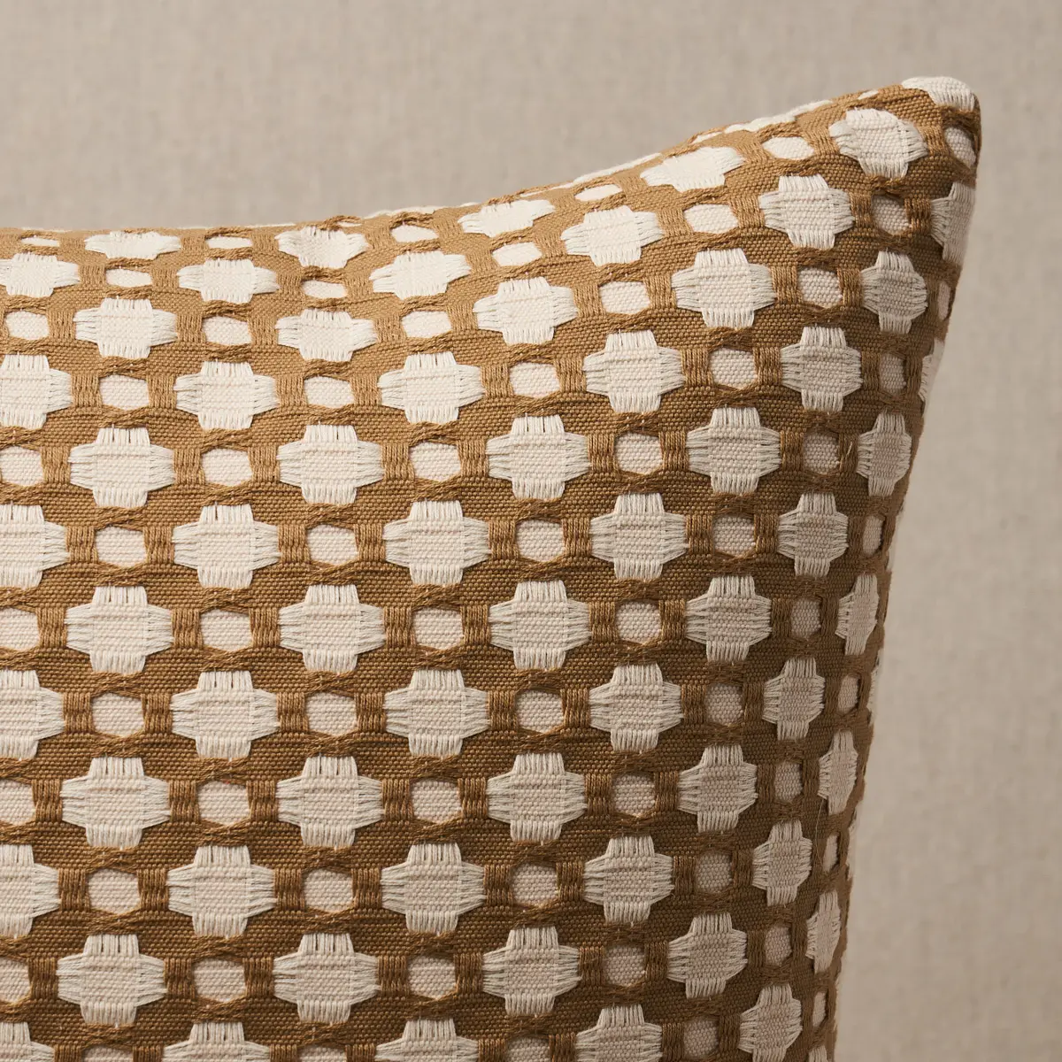 Betwixt Pillow_ BISCUIT/IVORY
