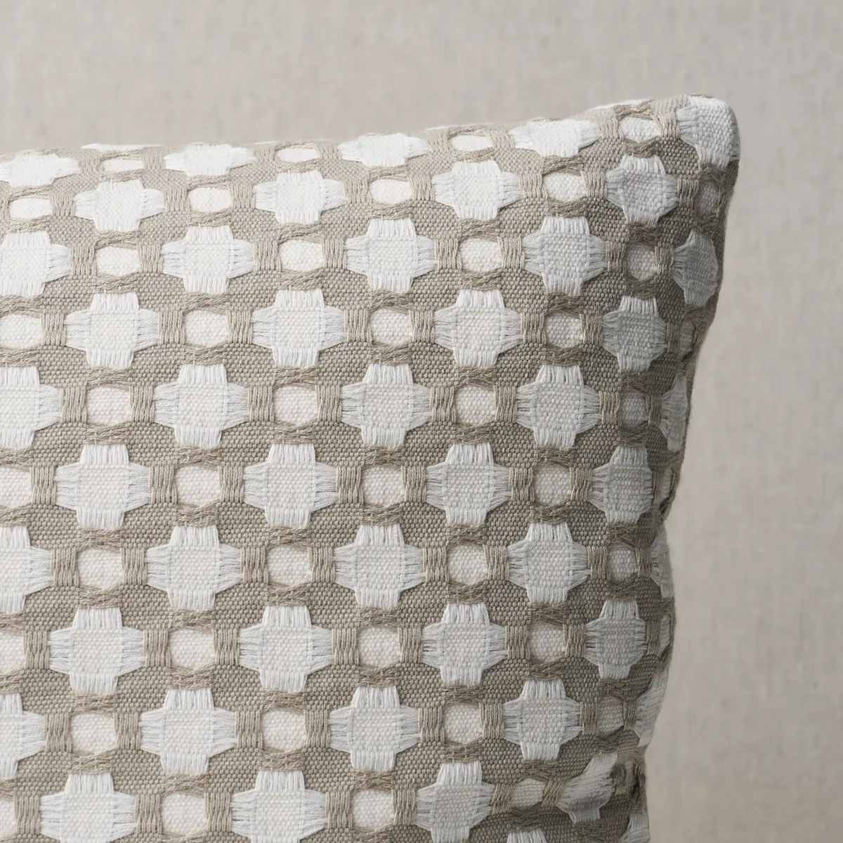 Betwixt Pillow_ STONE/WHITE