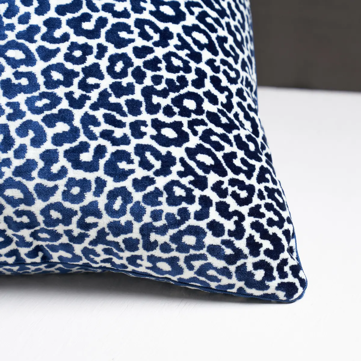 Madeleine Velvet Pillow_ MIDNIGHT