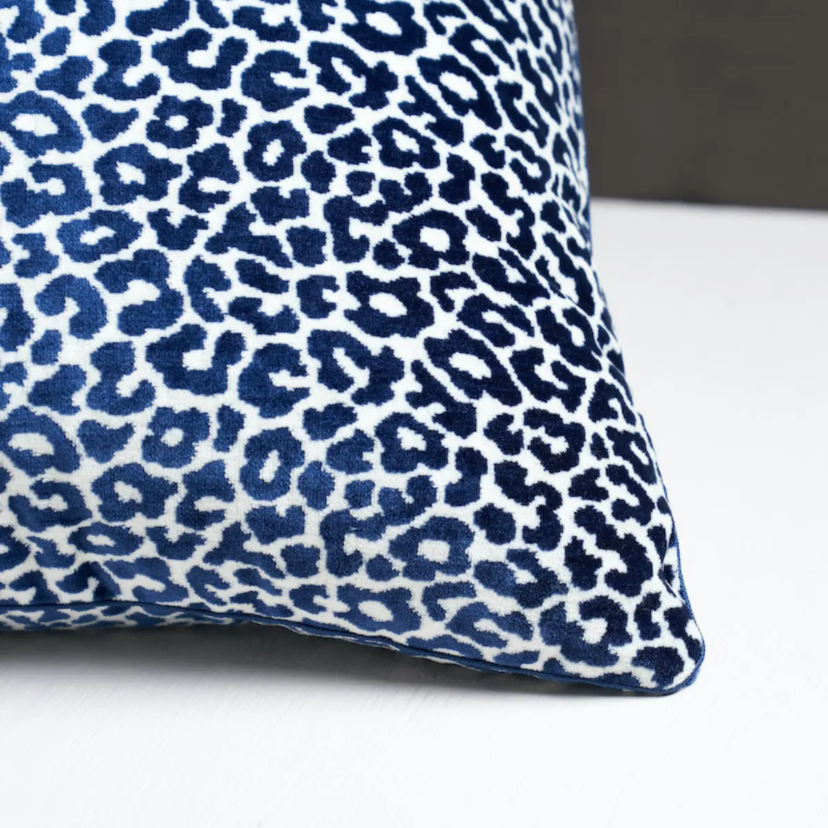 Madeleine Velvet Pillow_ MIDNIGHT
